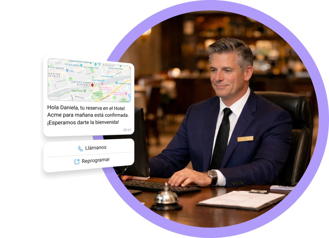 Personal de restaurante y hotel gestionando reservas y mensajes de huéspedes mediante SMS y WhatsApp en una plataforma digital